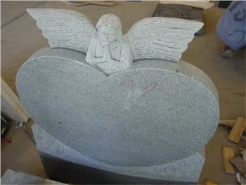 Ángel de piedra grave