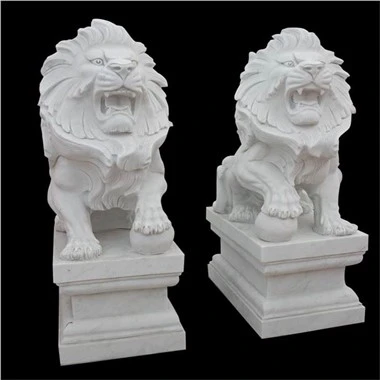 Estatua de león de mármol blanco