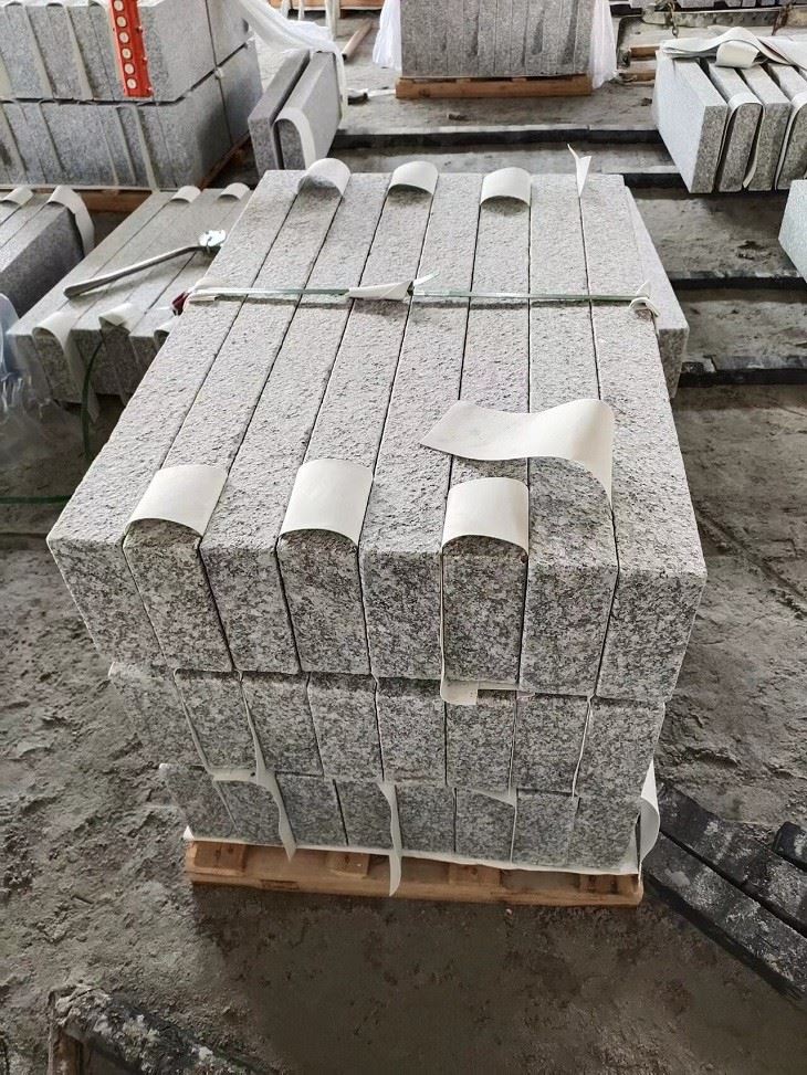 Bordillo de granito gris